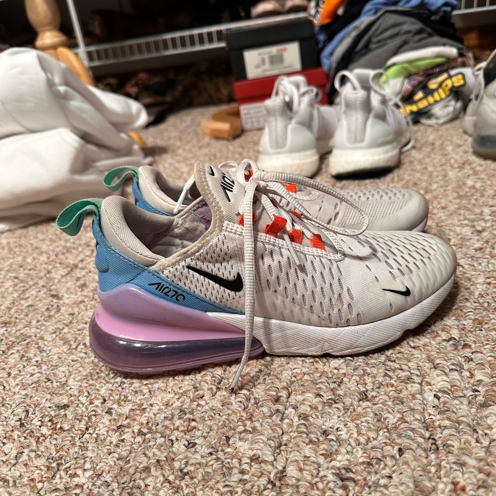 Nike 270